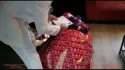 Anne, benim Noel hediyem var kıllı sarışın anne orospu koca götlü deli deli